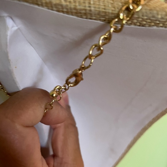 Elegant Floral Necklace with Pink and Gold Accents - Picture 6 of 7